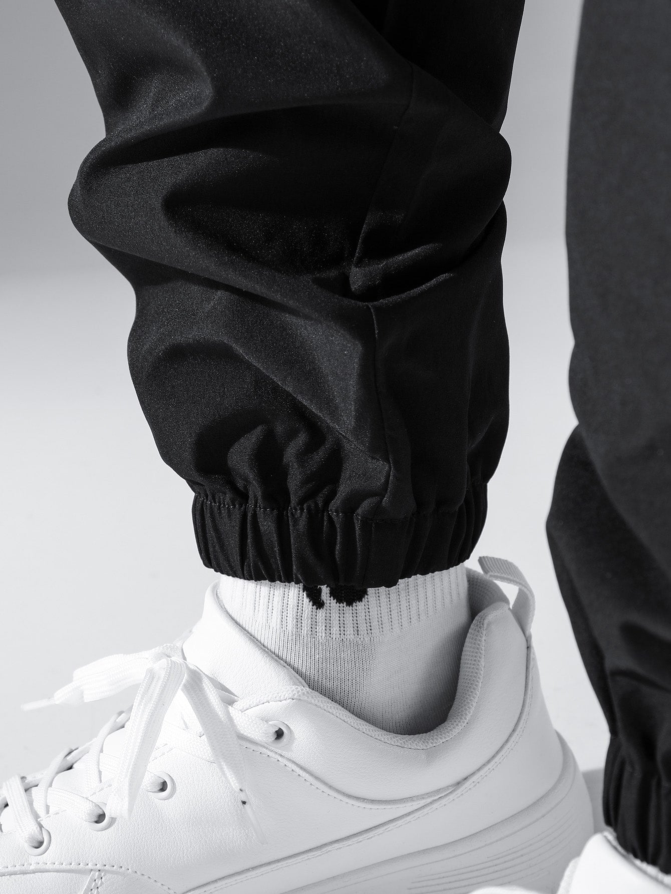 Men Flap Pocket Side Drawstring Waist Cargo Pants