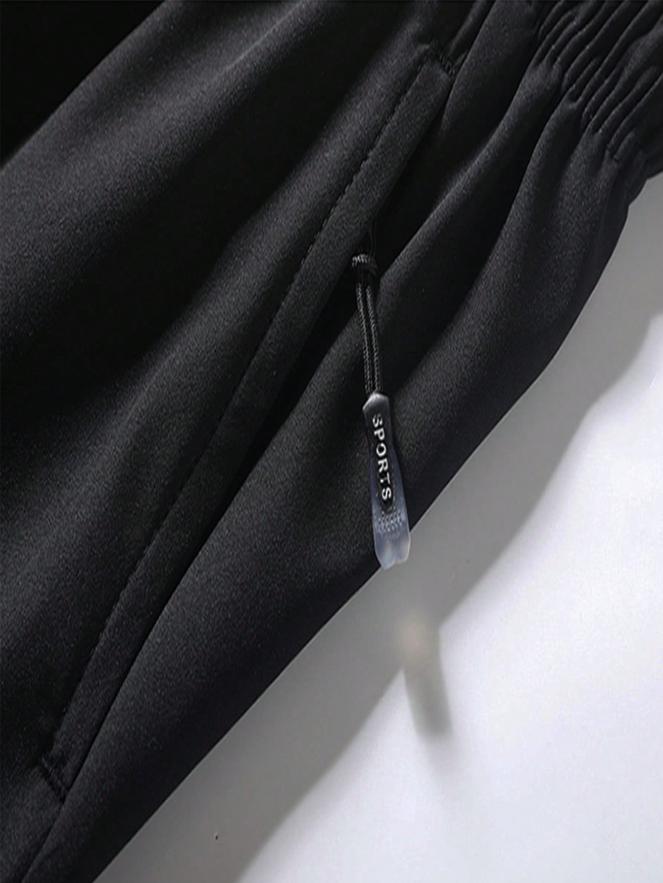 Men Drawstring Waist Zipper Pocket Shorts