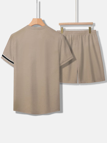 Men Contrast Tape Tee With Drawstring Waist Shorts