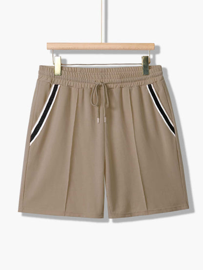 Men Contrast Tape Tee With Drawstring Waist Shorts